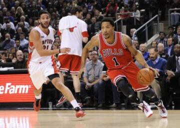 Derrick Rose supera a Greivis Vasquez.