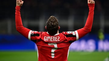 Santiago Giménez ilusiona al propio Cafú