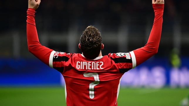 Gol histórico de Santi Giménez; los hitos que alcanzó con su anotación ante el Feyenoord