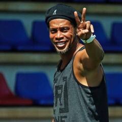 Ronaldinho se casará con dos mujeres a la vez en agosto en Rio de Janeiro