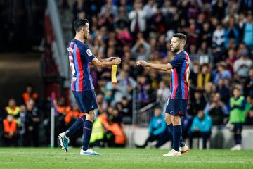 Tras la marcha de Lionel Messi, Alba se convirti¨® en uno de los capitanes principales del FC Barcelona. Junto con Busquets y Sergi Roberto.