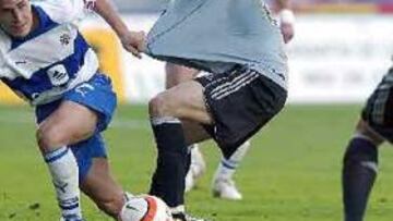 <B>A CARA DE PERRO.</B> Madrileños y tinerfeños ofrecieron un partido muy disputado.