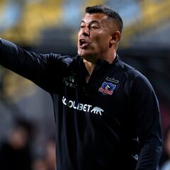 El sello de Almirón en Colo Colo: su gran acierto y el puesto de Vidal