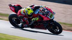 &Aacute;lvaro Bautista en Donington Park.