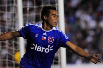 21 de septiembre de 2011. Universidad de Chile vence 2-0 a Nacional de Uruguay en Montevideo y avanza a cuartos de final de Copa Sudamericana. Goles de Eduardo Vargas y Matías Rodríguez.