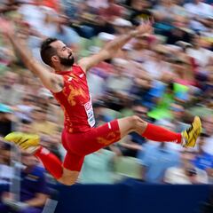 Cáceres muestra credenciales