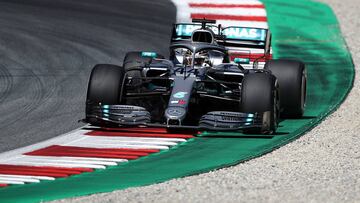 SPIELBERG, AUSTRIA - JUNE 28: Lewis Hamilton of Great Britain driving the (44) Mercedes AMG Petronas F1 Team Mercedes W10 on track during practice for the F1 Grand Prix of Austria at Red Bull Ring on June 28, 2019 in Spielberg, Austria. (Photo by Bryn Lennon/Getty Images)