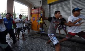 Las protestas continúan en el país suramericano dejando decenas de heridos y una multitud que grita contra las políticas actuales.