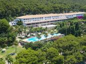 El polémico hotel de Bill Gates que hará un ‘soft opening’ en Mallorca en julio