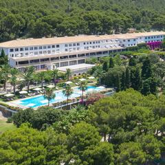 El polémico hotel de Bill Gates que hará un ‘soft opening’ en Mallorca en julio