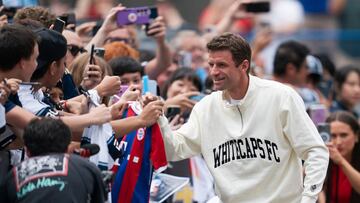 VANCOUVER, BRITISH COLUMBIA - AUGUST 17: Thomas M�ller #13 of the Vancouver Whitecaps FC greets fans as he arrives at the stadium prior to the MLS match between Vancouver Whitecaps FC and Houston Dynamo FC at BC Place on August 17, 2025 in Vancouver, British Columbia. Rich Lam/Getty Images/AFP (Photo by Rich Lam / GETTY IMAGES NORTH AMERICA / Getty Images via AFP)
