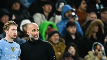 Manchester City's Spanish manager Pep Guardiola (R) speaks to Manchester City's Belgian midfielder #17 Kevin De Bruyne during the English Premier League football match between Manchester City and Tottenham Hotspur at the Etihad Stadium in Manchester, north west England, on November 23, 2024. (Photo by Paul ELLIS / AFP) / RESTRICTED TO EDITORIAL USE. No use with unauthorized audio, video, data, fixture lists, club/league logos or 'live' services. Online in-match use limited to 120 images. An additional 40 images may be used in extra time. No video emulation. Social media in-match use limited to 120 images. An additional 40 images may be used in extra time. No use in betting publications, games or single club/league/player publications. /