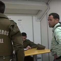 Dejan al descubierto a peligroso delincuente en el Metro de Santiago: ¡era un sable, no un bastón!