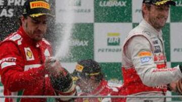 Alonso salió séptimo en Interlagos y finalizó segundo por detrás de Button. Pero no fue suficiente para proclamarse campeón por el sexto puesto cosechado por Vettel.