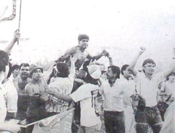 El 14 de enero de 1990 la U logró su retorno a Primera División, derrotando 3-0 a Curicó Unido.