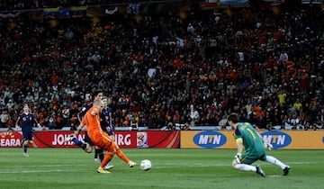 Ocasión de Robben ante Casillas. 