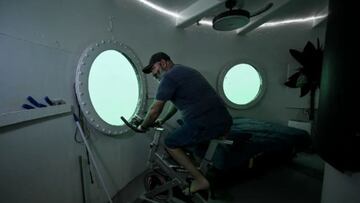 Ni casa ni apartamento: el hombre que vive en una cápsula submarina a 11 metros de profundidad