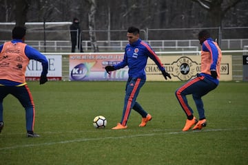 La baja temperatura acompañó la práctica. El partido será este viernes.