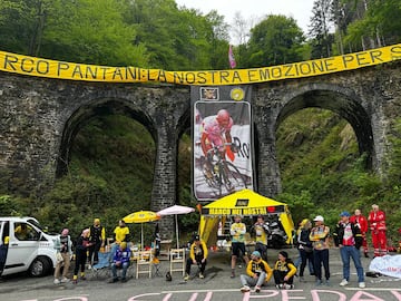 Homenaje a Marco Pantani en la subida a Oropa.