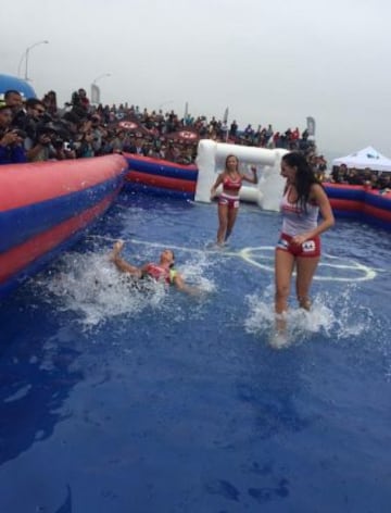 El fútbol acuático de las candidatas a reina en Viña del Mar