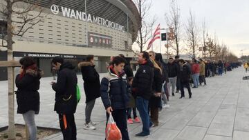 Largas colas en el Wanda para poder ir al España-Argentina