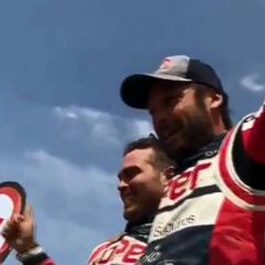 El festejo de 'Chaleco' López tras conquistar el Rally Dakar