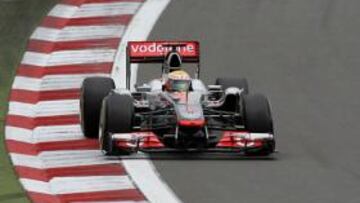 Hamilton logra la victoria, Alonso acaba segundo