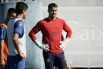 Rubén Yáñez trabajando en La Rosaleda.