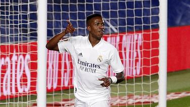 Vinicius hace virtud de la necesidad