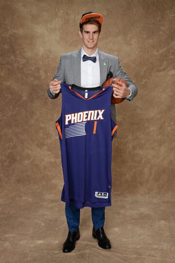 Número 4 del draft de 2016, fue elegido por Phoenix Suns.