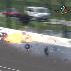 Da escalofríos verlo... Bourdais se estrella a 370 Km/h. y sale vivo de milagro