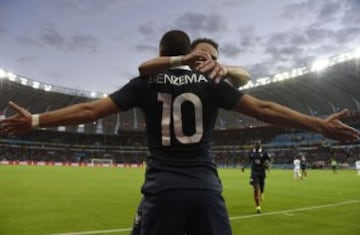Karim Benzema celebra el tercer gol. 
