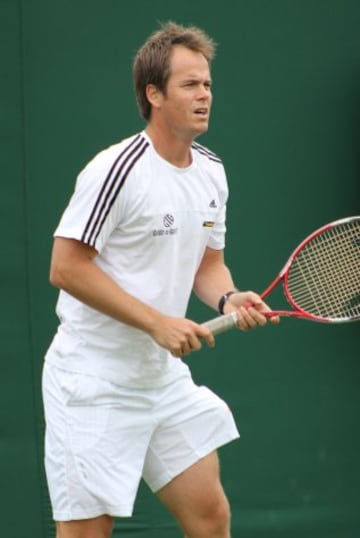 La final de Roland Garros 2000, perdida ante Gustavo Kuerten fue su única experiencia en el duelo final de un major. 