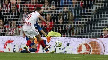 Juan Muñoz anota su tanto.