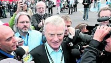 <b>CENTRO DE ATENCIÓN. </b>Max Mosley, ayer en Silverstone.
