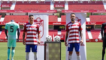 Erick Cabaco y Jonathan Silva en el día de su presentación con el Granada.