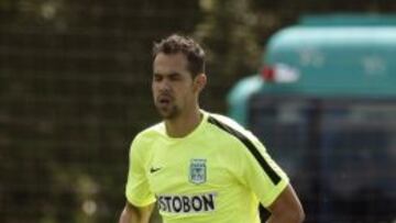 Pablo Vel&aacute;squez entrenando con Nacional 