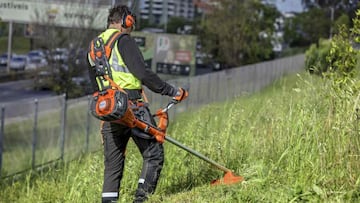 A employee of a city hall requested to work remotely two days a week, but HR rejected his request saying that it was incompatible with his position.