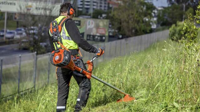 A employee of a city hall requested to work remotely two days a week, but HR rejected his request saying that it was incompatible with his position.