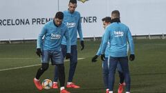 Su&aacute;rez se entren&oacute; tras no hacerlo el jueves.
 