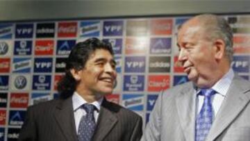 Primera llamada entre Maradona y Grondona tras el Mundial