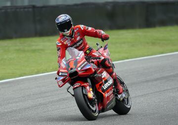 Francesco Bagnaia durante el sprint del Gran Premio de Italia en el Autódromo Internacional del Mugello.