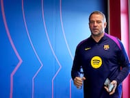 GRAFCAT9773. BARCELONA, 17/03/2026.- El entrenador del FC Barcelona, Hansi Flick, durante la rueda de prensa posterior al entrenamiento que el equipo azulgrana ha realizado en la ciudad deportiva Joan Gamper para preparar el partido de vuelta de los octavos de final de la Liga de campeones que mañana disputarán ante el Newcastle. EFE/Alejandro García