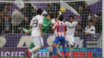 El 7 de noviembre de 2010 en el Santiago Bernabéu, Casillas no encajó ningún gol. 2-0 fue el resultado final. 