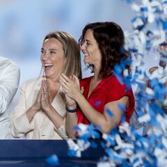 El motivo por el que Ayuso se puso camisa roja en Génova