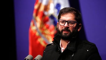 Santiago, 29 agosto 2022.
El Presidente de la República, Gabriel Boric, firma el mensaje presidencial para la ratificación del Convenio 190 de la OIT, relativo a la obligación de los Estados de adoptar una legislación que defina y prohíba la violencia y el acoso en el trabajo.
Jonnathan Oyarzun/Aton Chile