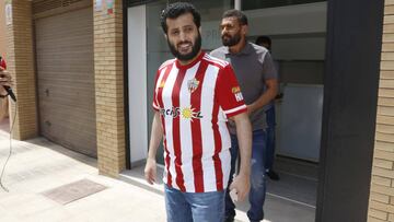 El jeque del Almería, en las oficinas del club.