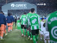 El equipo catalán venció al Betis con poder ofensivo sólido; el rival descontó y la diferencia en la tabla frente al Madrid quedó en cuatro puntos.