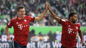 Soccer Football - Bundesliga - VfL Wolfsburg v Bayern Munich - Volkswagen Arena, Wolfsburg, Germany - October 20, 2018  Bayern Munich&#039;s Robert Lewandowski celebrates scoring their second goal with Serge Gnabry   REUTERS/Fabian Bimmer  DFL regulations