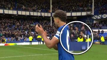 ¿Habrá sanción? Metió a sus hijos a la cancha en la Premier